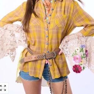 Aratta Wild West shirt w/ lace bell bottom sleeves